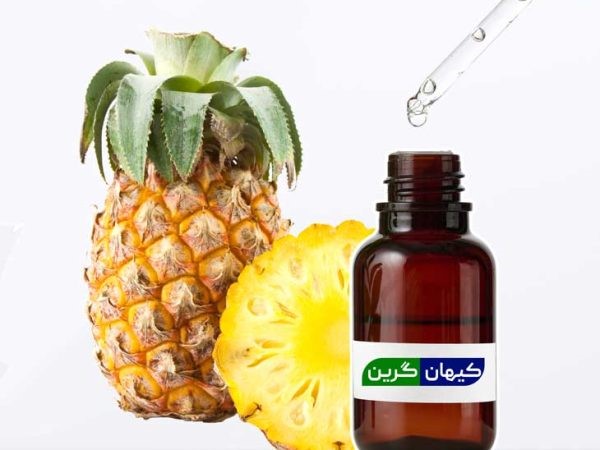 بطری یا ظرف حاوی اسانس آناناس طبیعی برای استفاده در نوشیدنی ها، دسرها و محصولات قنادی